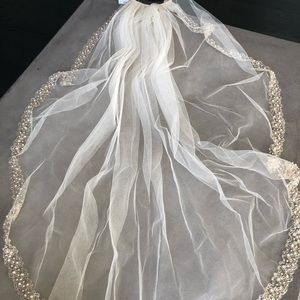 NWT Ivory & Gold wedding veil